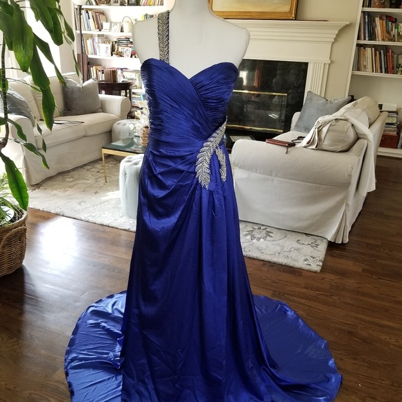 Karishma Dresses & Skirts - NEW Elegant Beaded Formal Prom Karishma Gown Sz 6